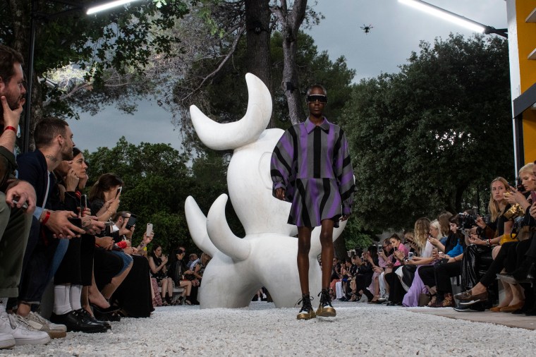 Louis Vuitton 2019 Cruise Collection : Runway