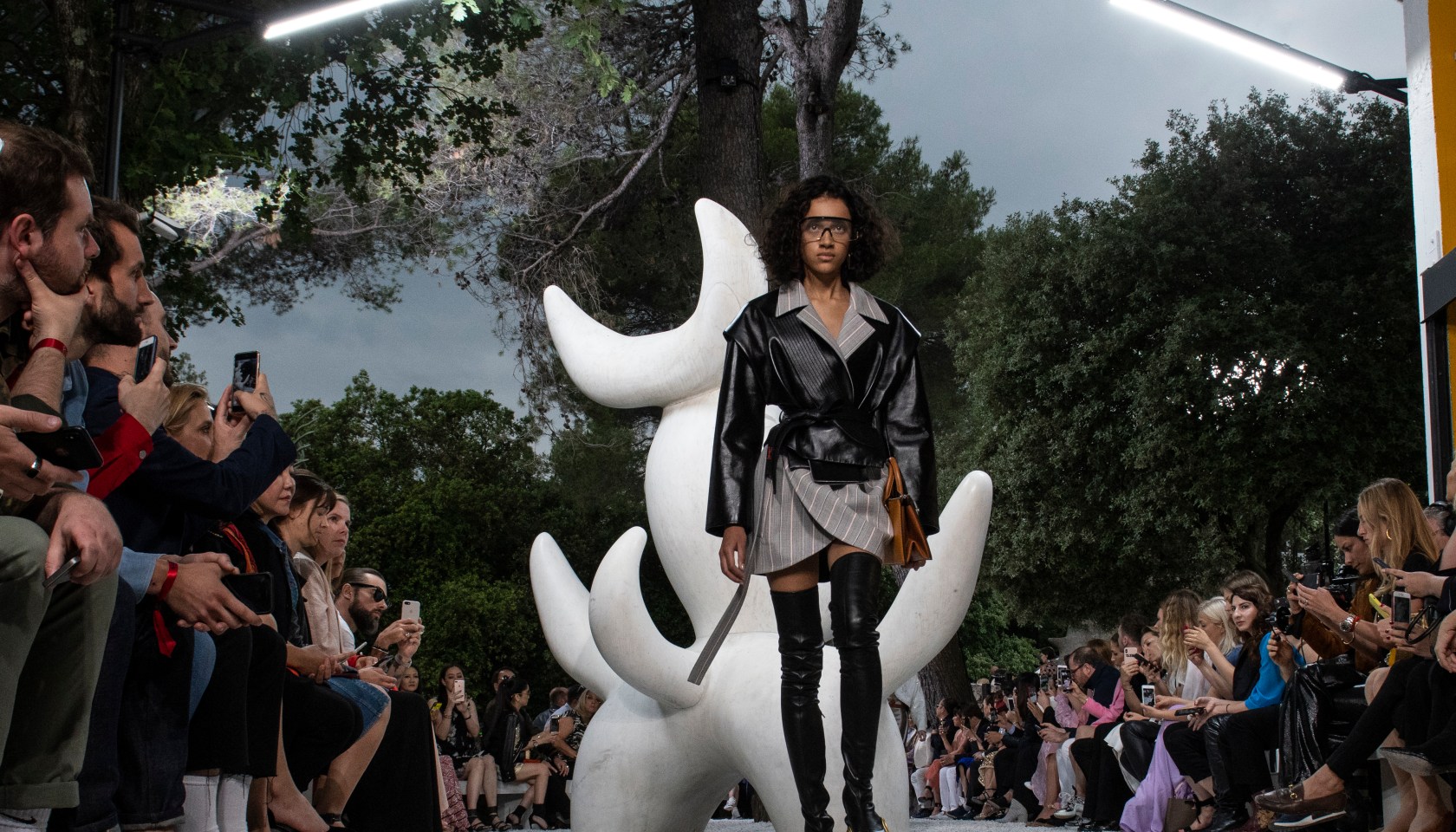 Louis Vuitton 2019 Cruise Collection : Runway