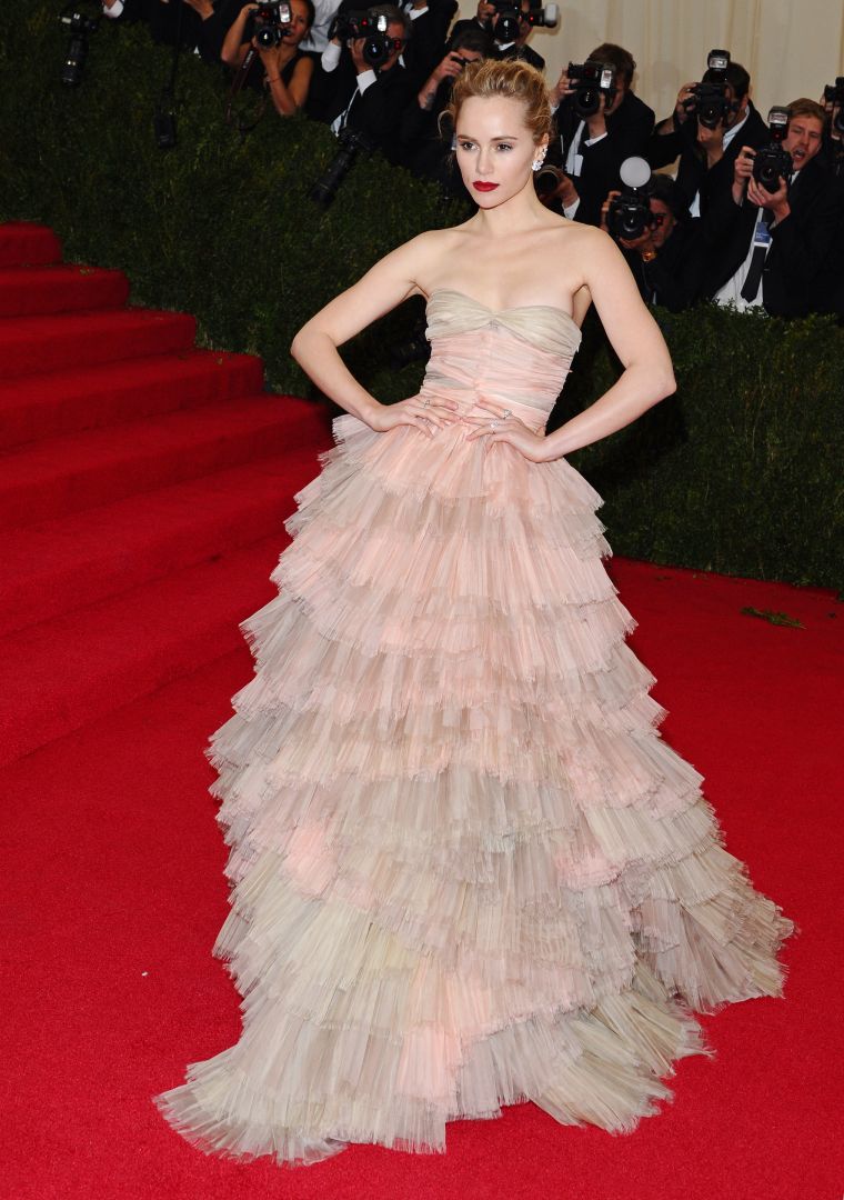 Suki Waterhouse in Burberry