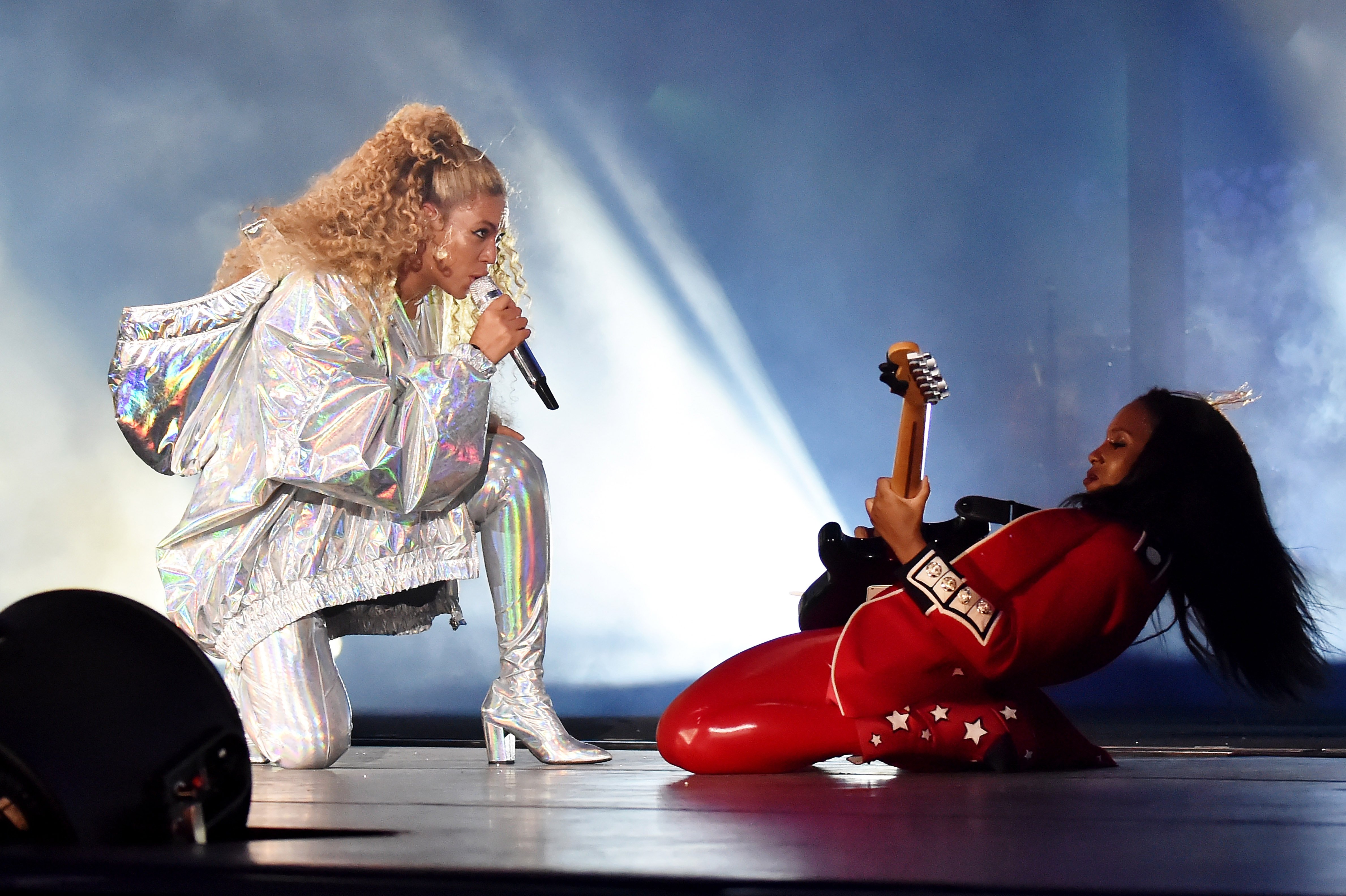 Check Out Beyonce’s Best Stage Performance Outfits Of All Time - Majic ...