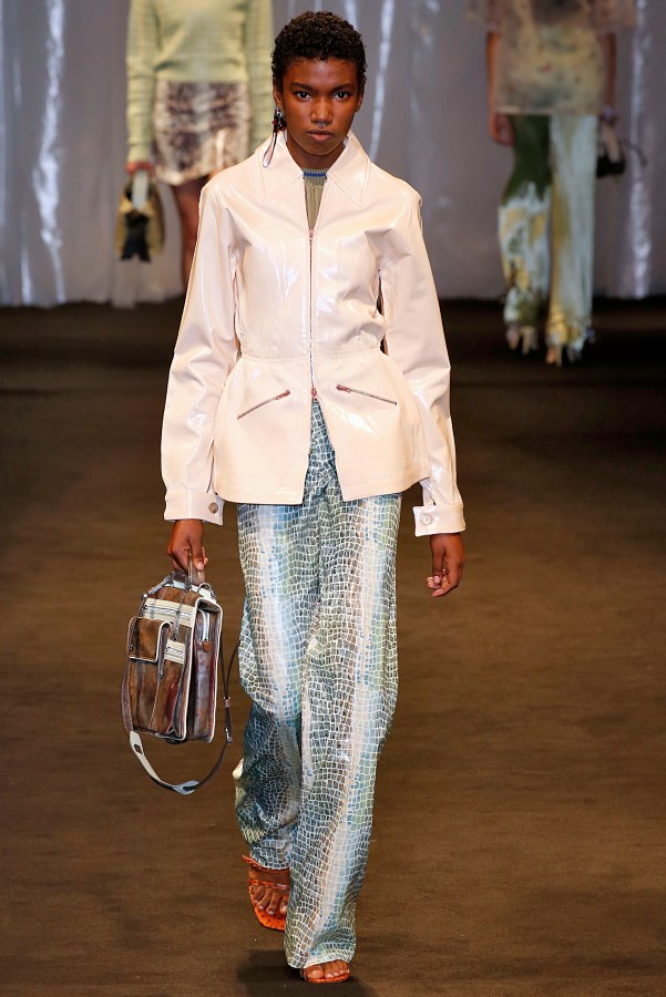 Acne Studios : Runway - Paris Fashion Week Womenswear Spring/Summer 2018