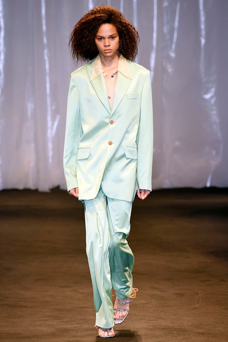Acne Studios : Runway – Paris Fashion Week Womenswear Spring/Summer 2018