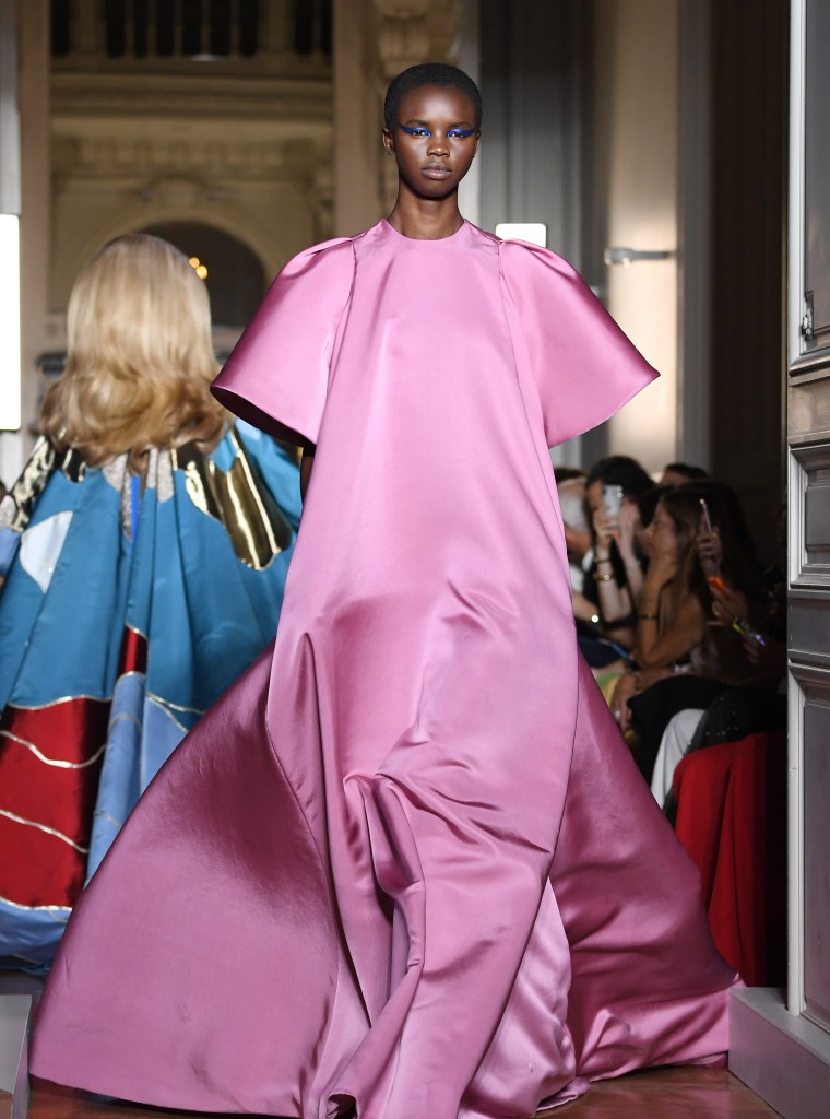 Valentino : Runway - Paris Fashion Week - Haute Couture Fall Winter 2018/2019