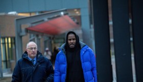 R. Kelly walks out of Cook County Jail after posting $100,000 bail, pleading not guilty to charges