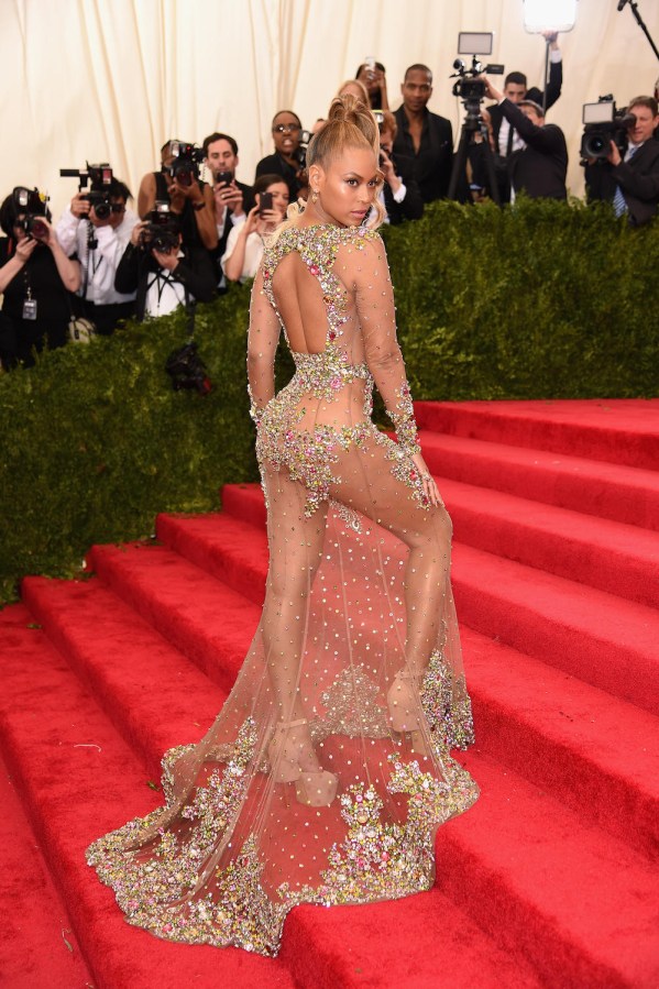 Celebrities arrive to the 2015 Met Gala