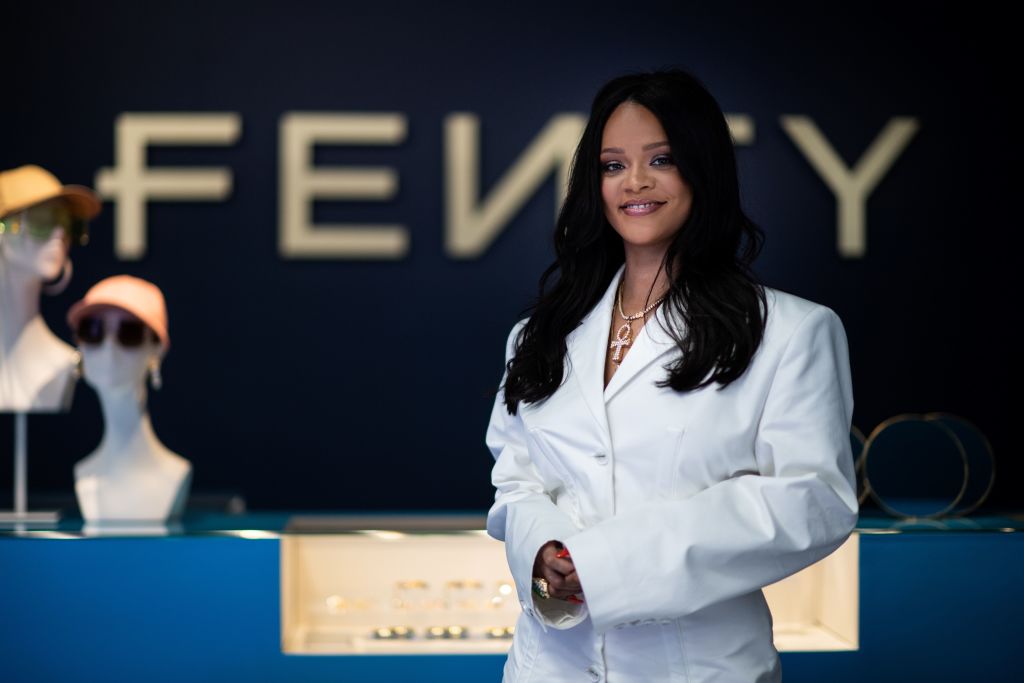 fashion-FRANCE-FASHION-RIHANNA-FENTY