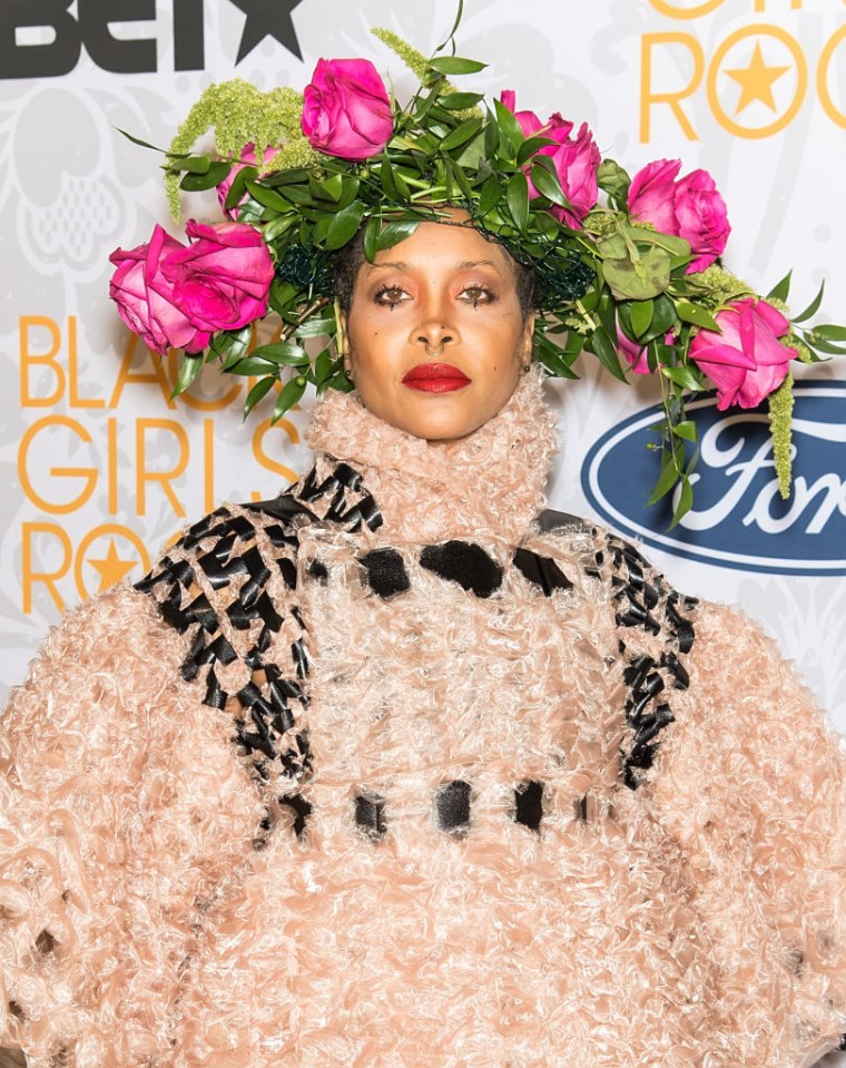 ERYKAH BADU