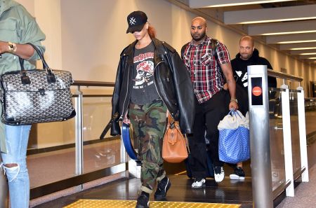 Rihanna, Tokyo Airport, 2015