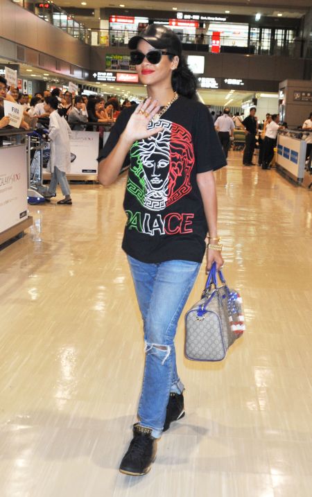 Rihanna Arrives In Tokyo In 2012
