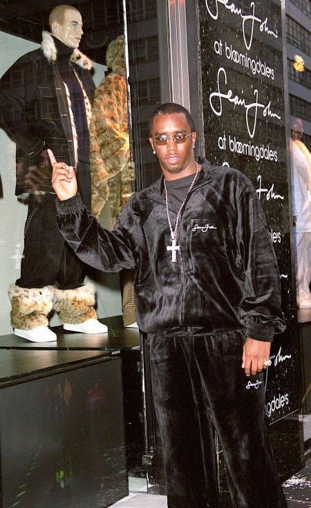 SEAN COMBS AT THE UNVEILING OF BLOOMINGDALES'S FALL 2000 WINDOWS FEATURING SEAN JOHN, 2000