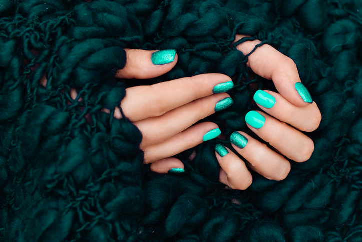 Here's How To Do The Trendy Sea Glass Nails Manicure | TheBeauLife