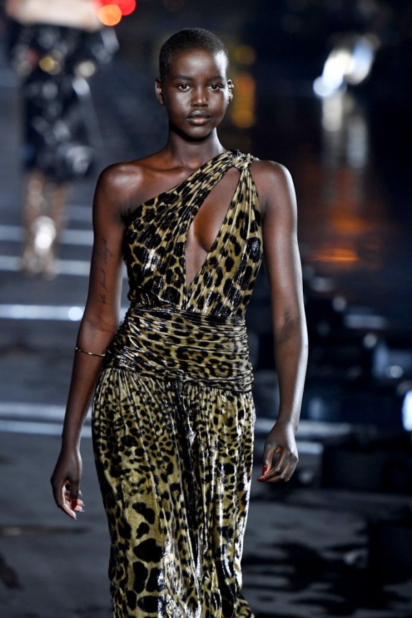 Saint Laurent : Runway - Paris Fashion Week - Womenswear Spring Summer 2020