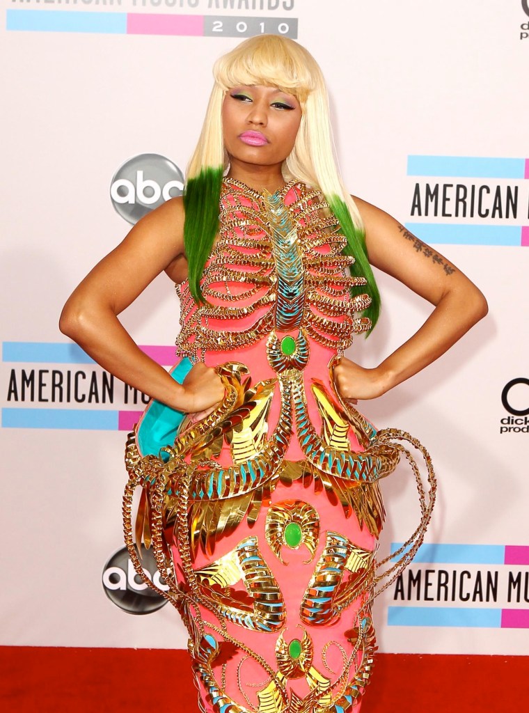 NICKI MINAJ AT THE AMERICAN MUSIC AWARDS, 2010