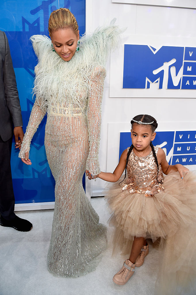 BLUE IVY AND BEYONCE AT THE MTV VIDEO MUSIC AWARDS, 2016