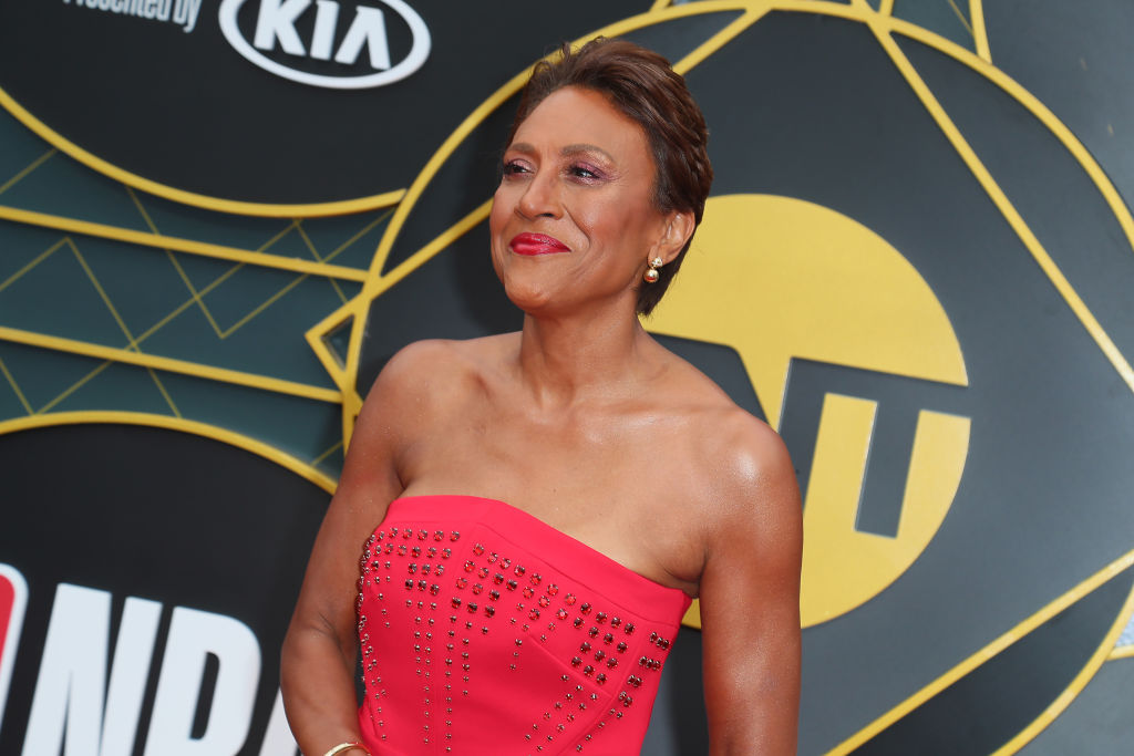 1024px x 683px - Robin Roberts Shows Off Her Abs On The Red Carpet And Looks Great