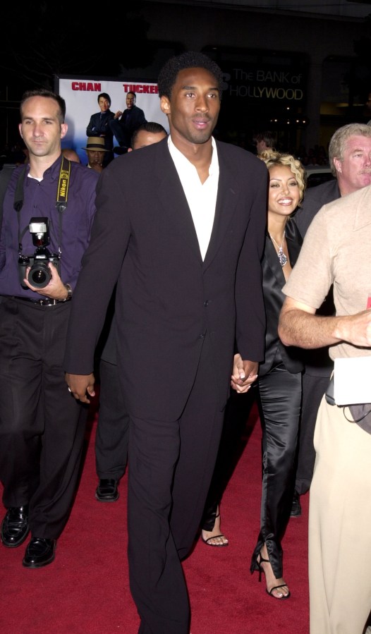 kobe bryant suit red carpet
