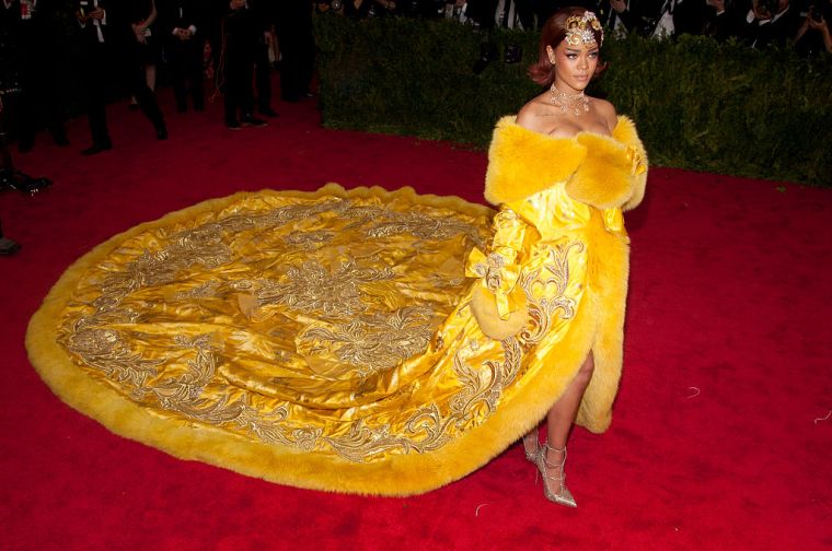 RIHANNA AT THE MET GALA, 2015