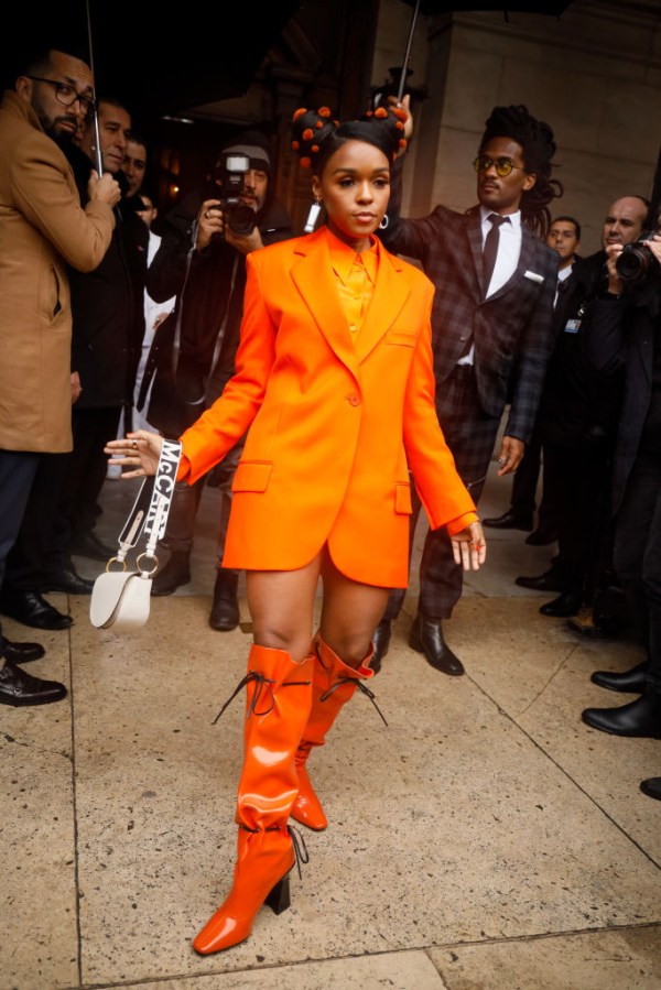 Street Style - Paris Fashion Week - Womenswear Fall/Winter 2020/2021 : Day Eight