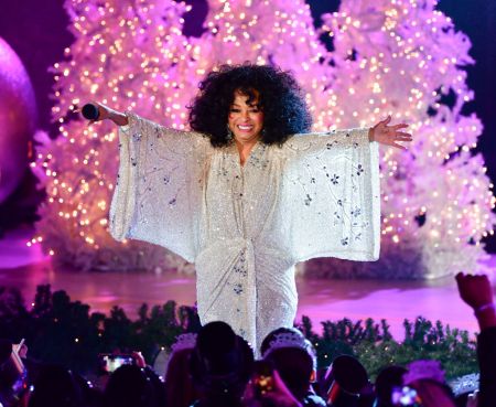 DIANA ROSS PERFORMING AT THE 86TH ANNUAL ROCKERFELLER CENTER CHRISTMAS TREE LIGHTING, 2018