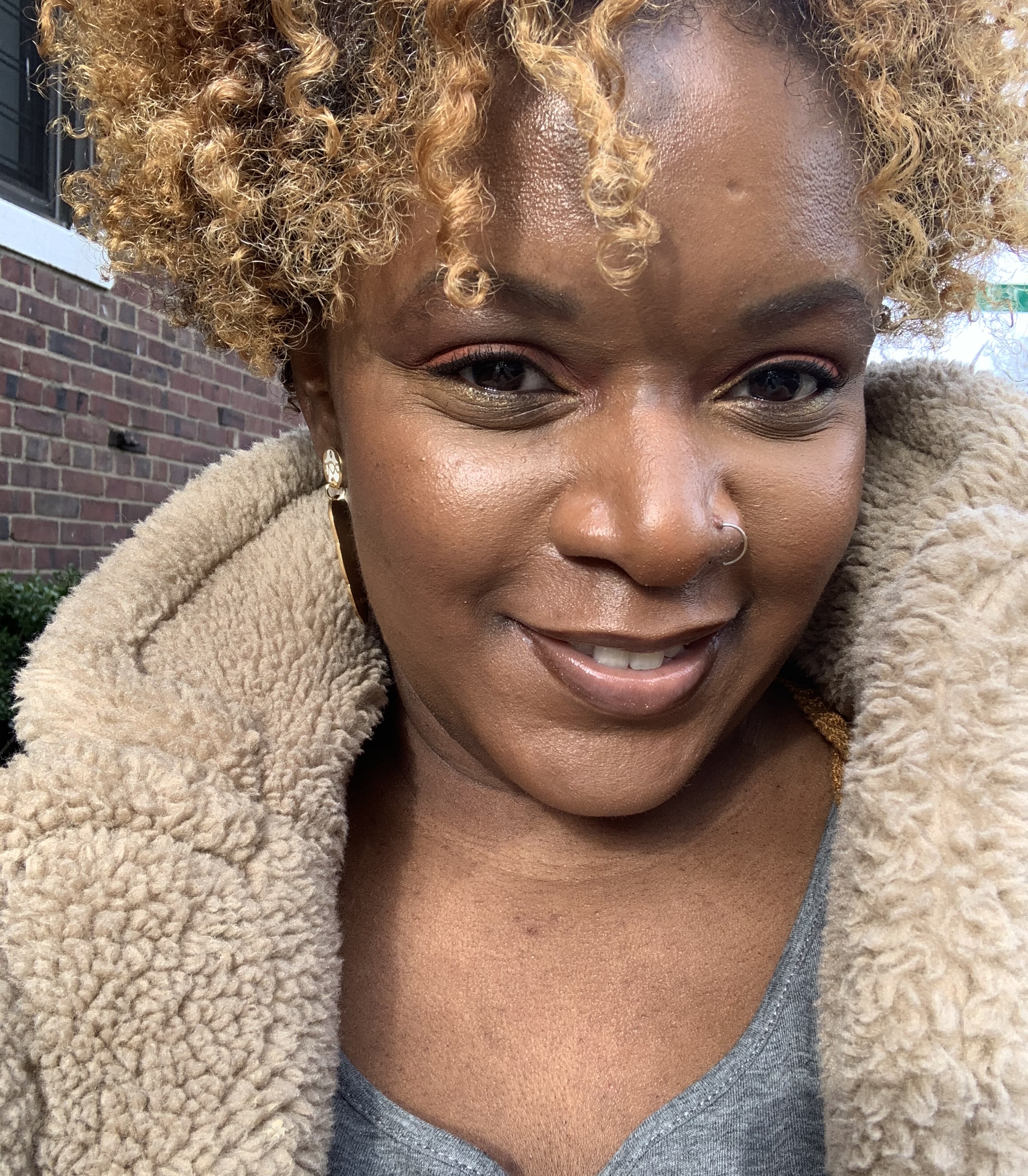 Marsha tries Saweetie x Morphe