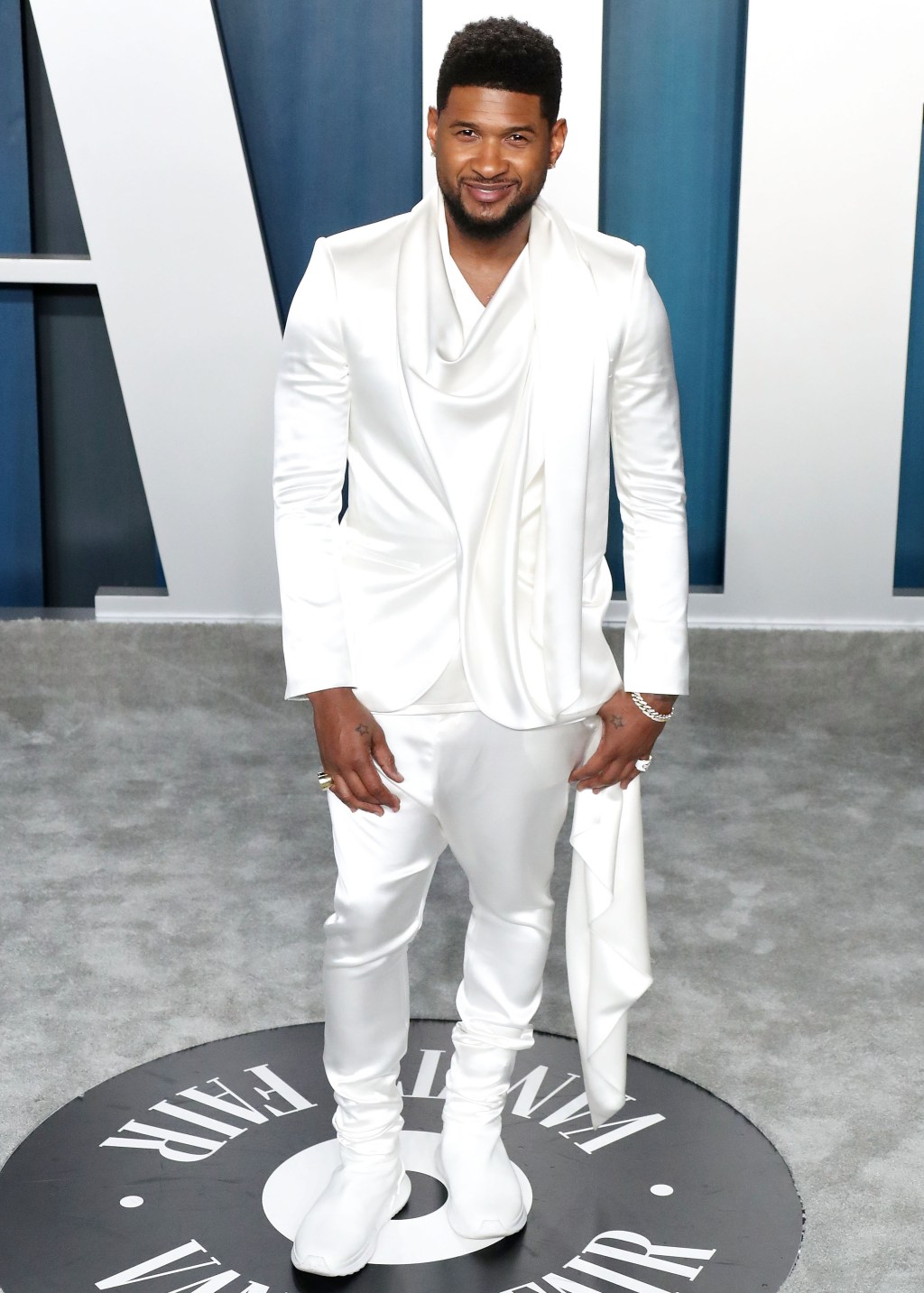 Usher arrives at the 2020 Vanity Fair Oscar Party held at the Wallis Annenberg Center for the Perfor...