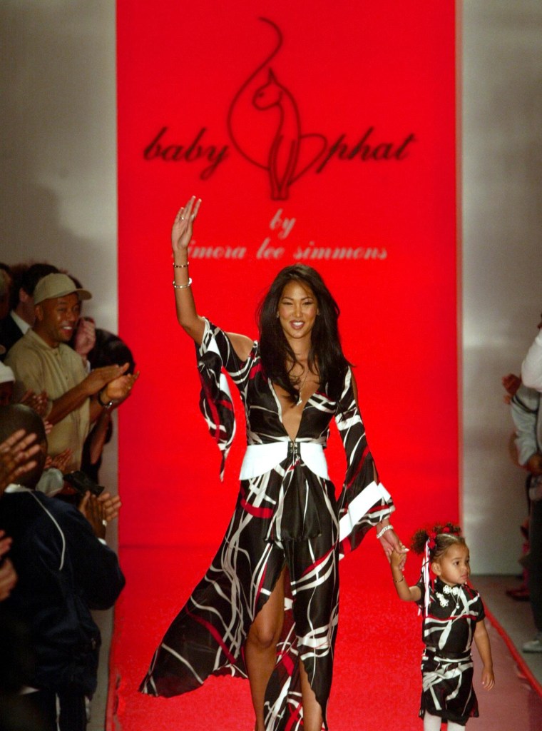 KIMORA LEE SIMMONS DOING THE LAST WALK OF A BABY PHAT SHOW, 2002
