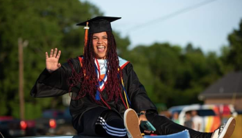 Texas High School Student Can't Graduate If She Keeps In Her Braids