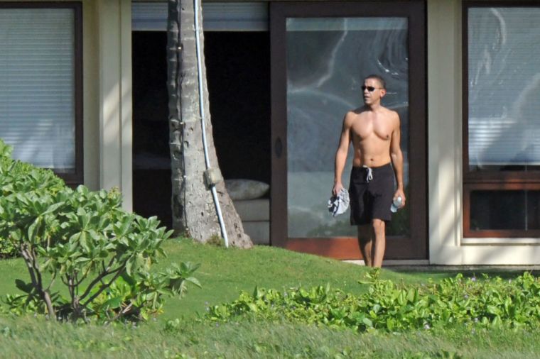 BARACK OBAMA ON VACATION IN KAILUA, 2008