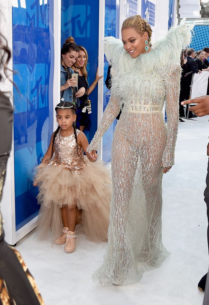 BEYONCE AND BLUE IVY AT THE MTV VIDEO MUSIC AWARDS, 2016