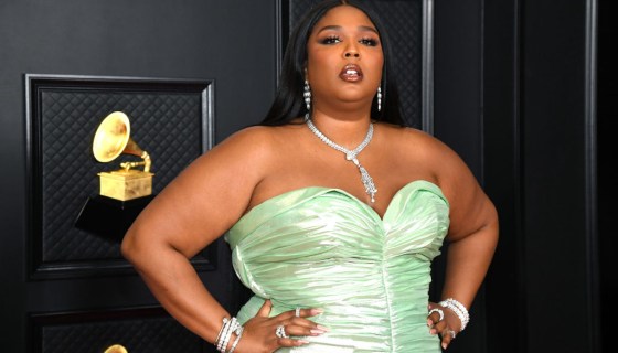 Lizzo Debuts A New Haircut And She Is NOT Impressed With It