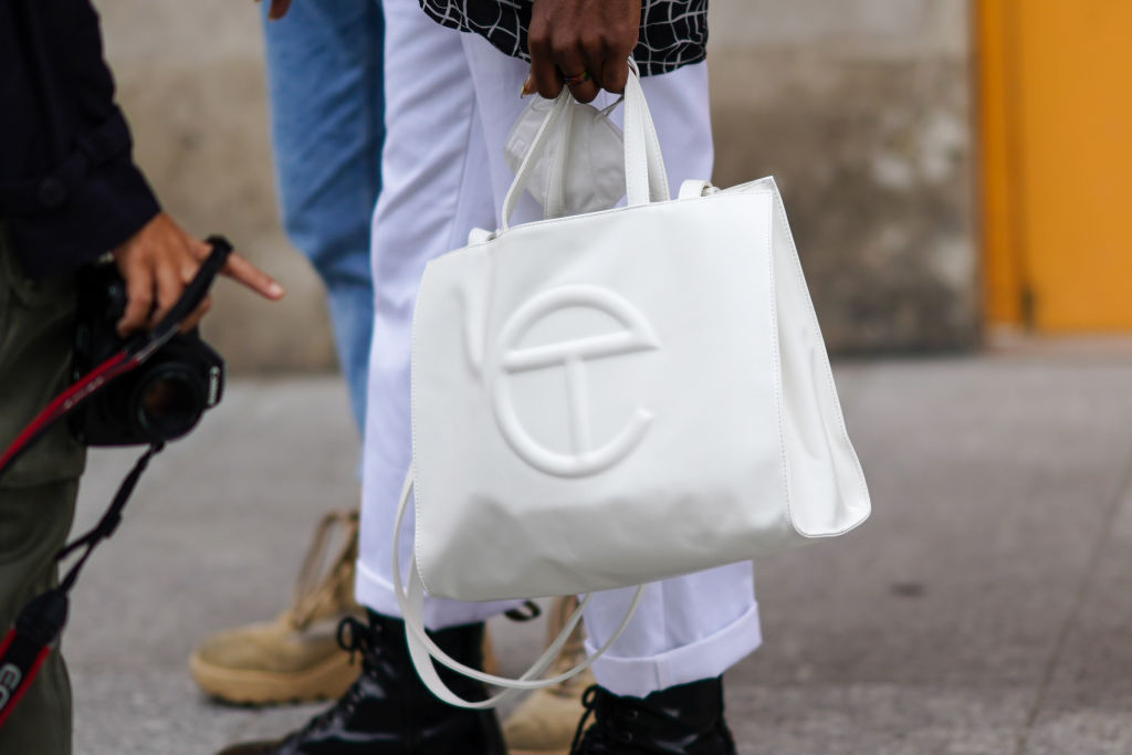 TELFAR LARGE BLACK SHOPPING BAG UNBOXING  What Fits & How to Get a #TELFAR  Bag 