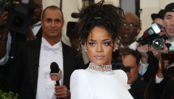 Oomphalicious! Rihanna's bold red carpet moment - Rediff.com