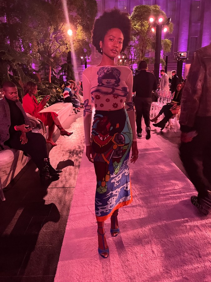 Hanifah Fashion Show Street Style