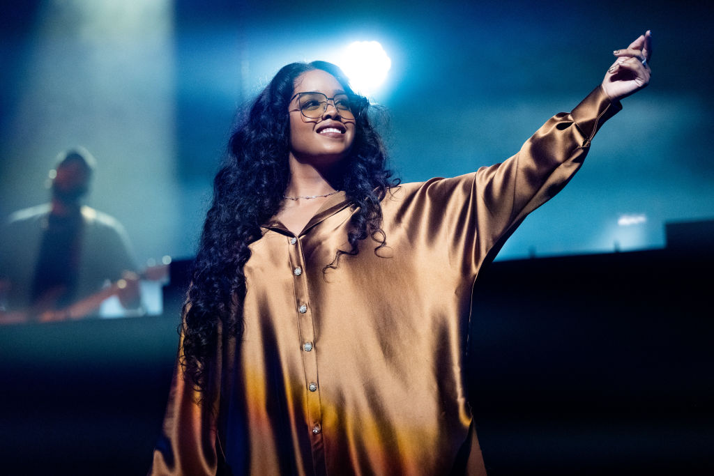 H.E.R. Performs At Youtube Theater