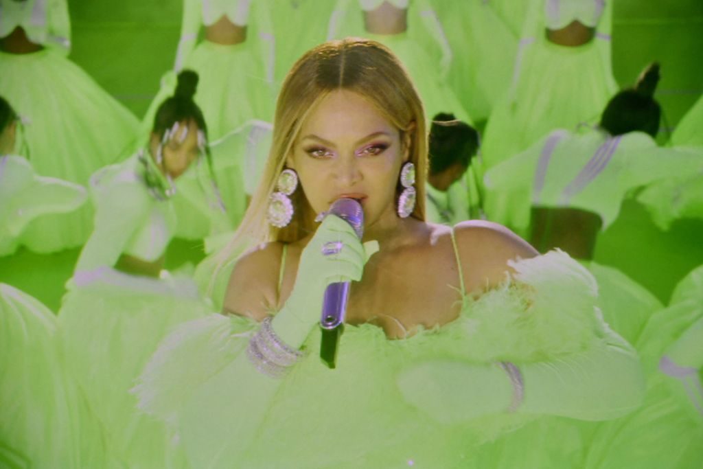 Beyoncé performs at the Oscars