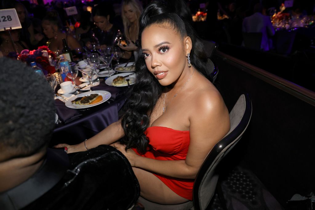 Top 6 Looks of the Day 2/6/2019 : Angela Simmons and Juju in