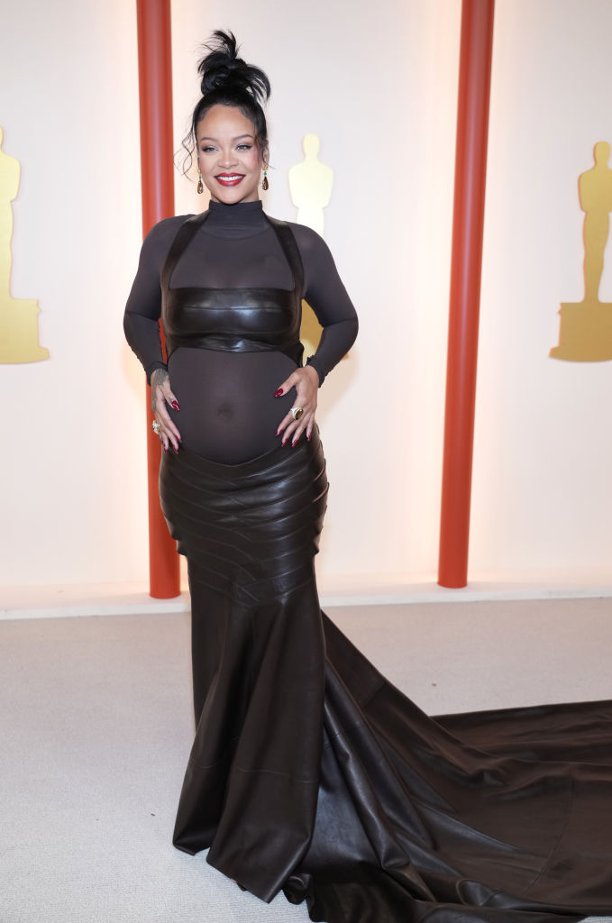 Rihanna shows off baby bump in new Louis Vuitton campaign - Good Morning  America