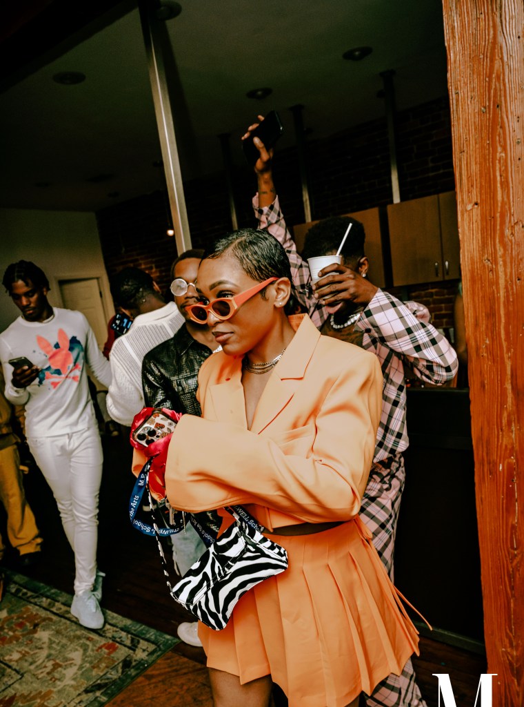 MEFeater Magazine Club Pink