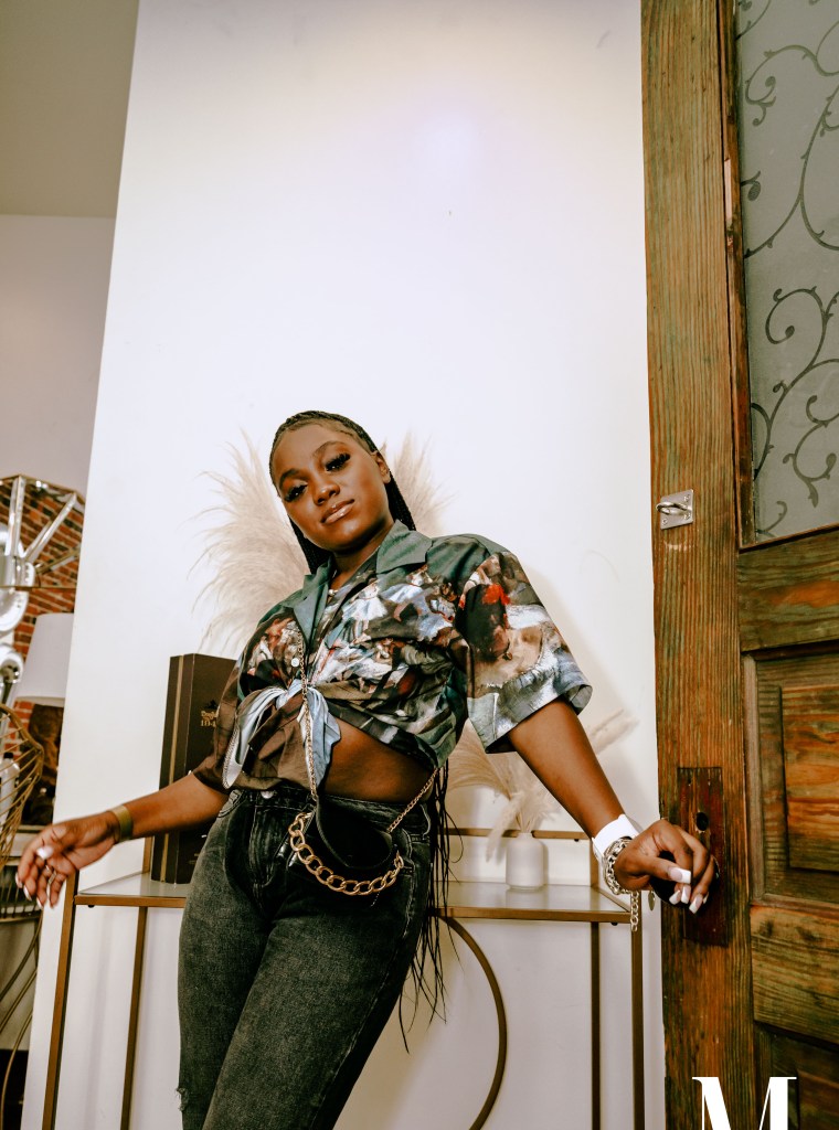 MEFeater Magazine Club Pink