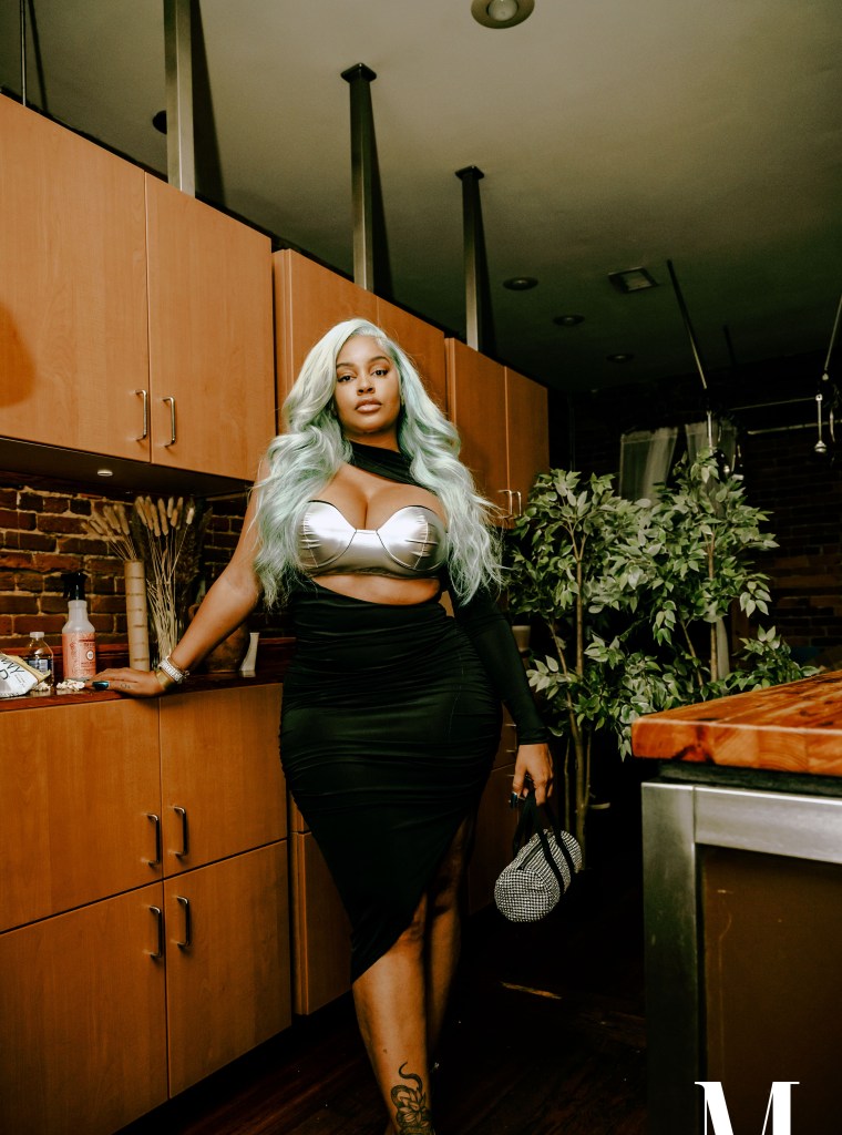 MEFeater Magazine Club Pink