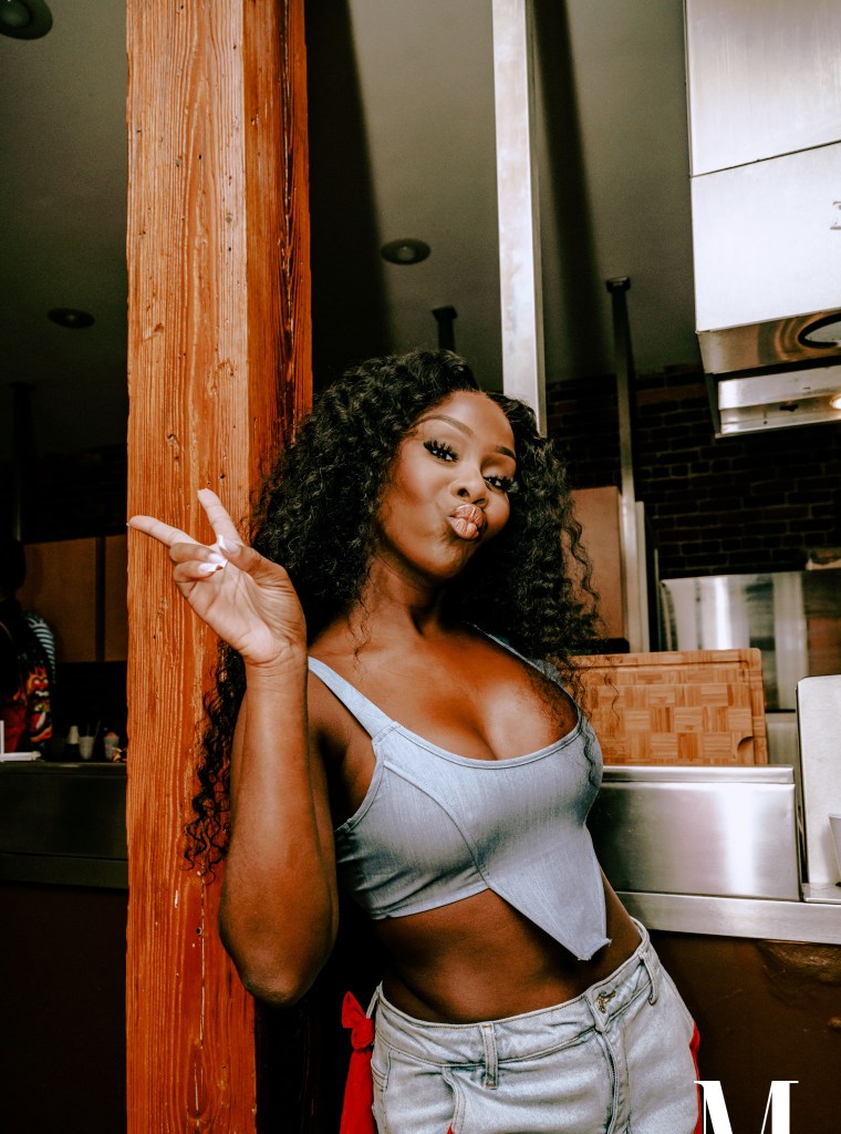 MEFeater Magazine Club Pink