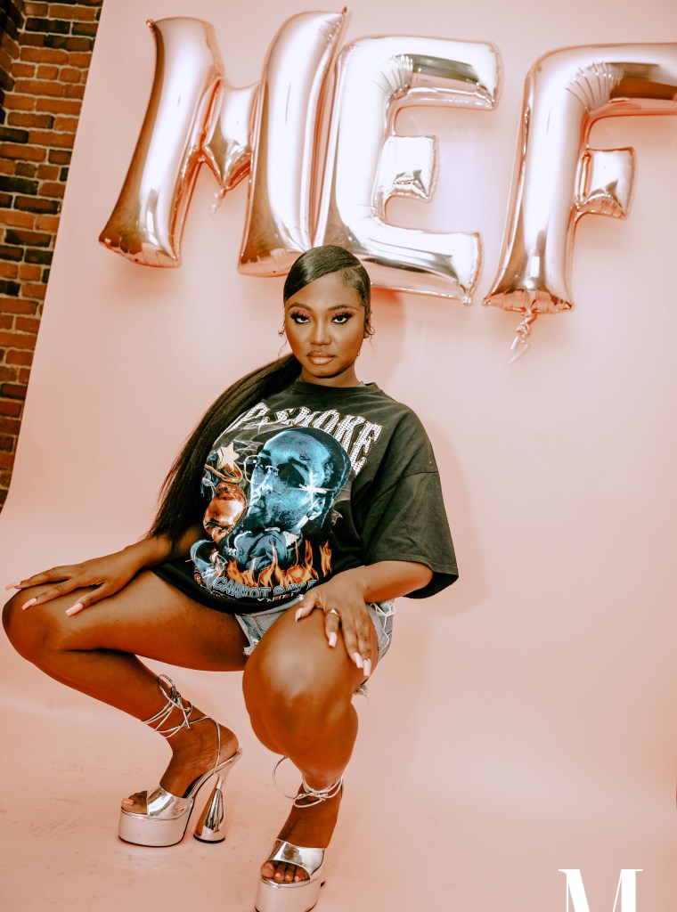 MEFeater Magazine Club Pink