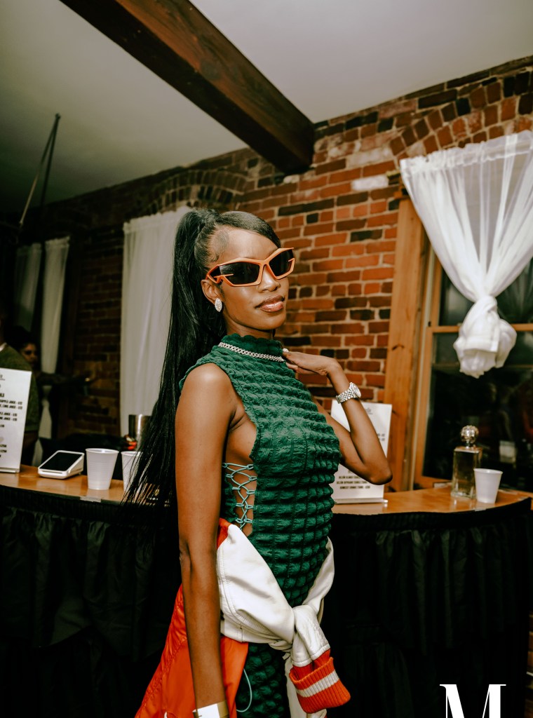 MEFeater Magazine Club Pink