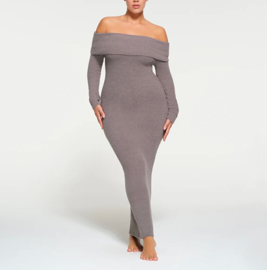 8 Outfits That Are Perfect For A Thanksgiving Living Room Slay