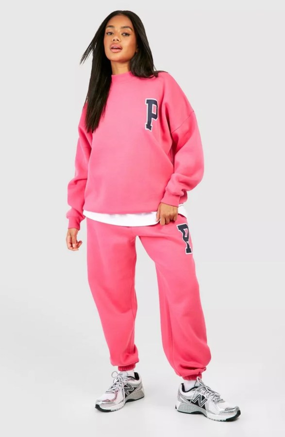 8 Outfits That Are Perfect For A Thanksgiving Living Room Slay