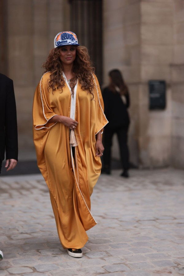 Street Style - Paris Fashion Week - Menswear Fall-Winter 2023-2024 : Day Three