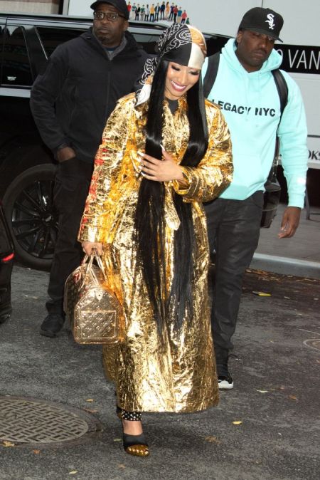 Nicki Minaj makes us gag in glamorous head-to-toe gold.