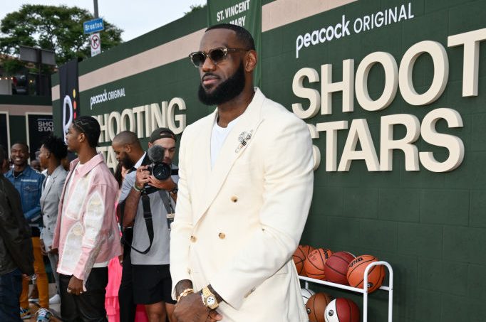 "Shooting Stars" Premiere - Red Carpet