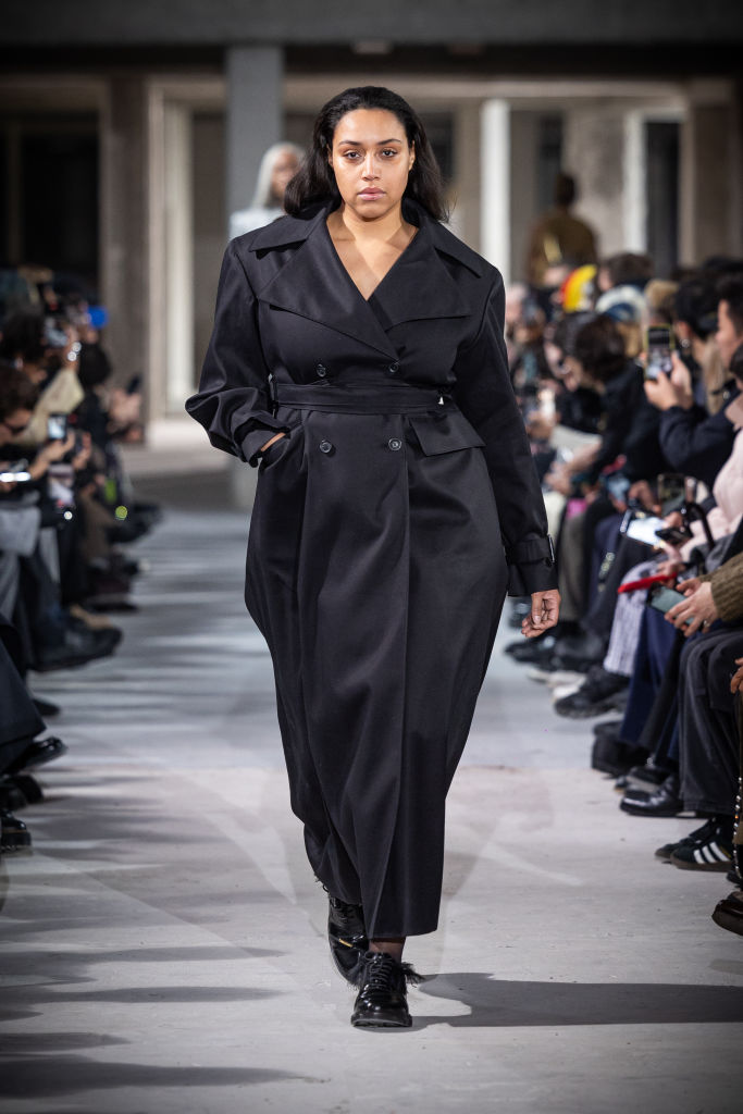 Curves for the girls, Trench for the trends