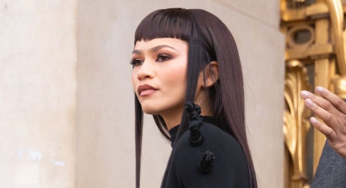 zendaya Schiaparelli : Outside Arrivals - Paris Fashion Week - Haute Couture Spring/Summer 2024